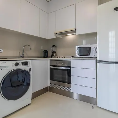 1bdr Flat With Balcony & Parking By Lovelystay * Lisbona