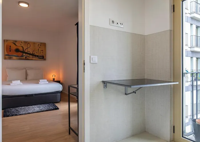 Bright & Comfy Flat In By Lovelystay *