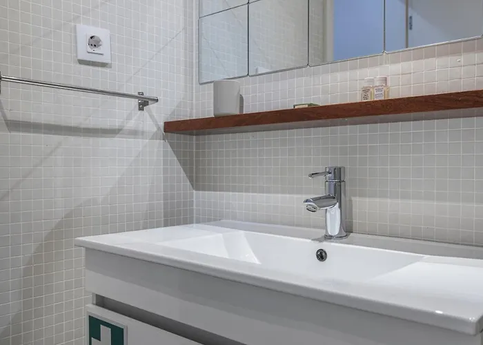 Bright & Comfy Flat In By Lovelystay * Lisbon