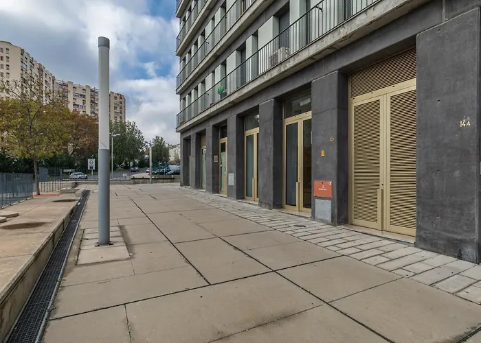 Bright & Comfy Flat In By Lovelystay *