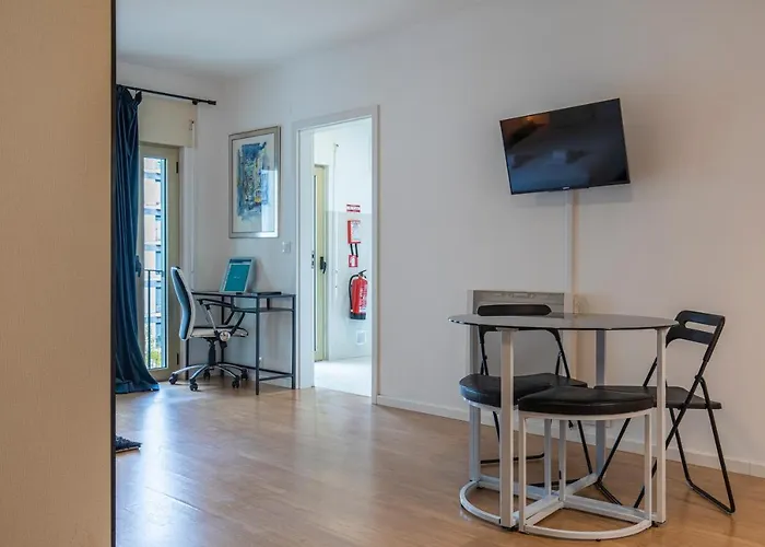 Bright & Comfy Flat In By Lovelystay *