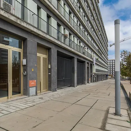 Bright & Comfy Flat In By Lovelystay Daire Lisboa