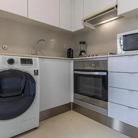 Bright & Comfy Flat In By Lovelystay Daire *