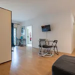 Bright & Comfy Flat In By Lovelystay Apartament