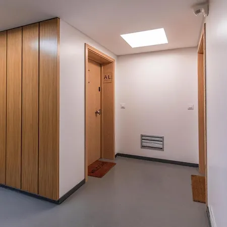 1bdr Flat With Balcony & Parking By Lovelystay 公寓